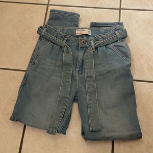 🩷 Abercrombie kids high rise jeans with cute belt tie
